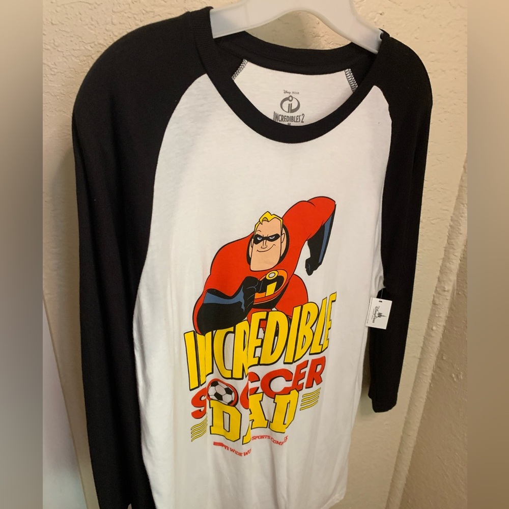 Incredible  2 T-shirt size Small and Medium - Picture 5 of 8